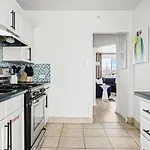 Bright & Modern Retreat - King Beds - Sloans Lake