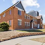 Stylish City Retreat - King Beds - Walk To Sloans Lake