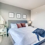 Landing Modern Apartment With Amazing Amenities