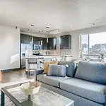 Landing Modern Apartment With Amazing Amenities