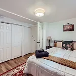 Ranch-Style Home Retreat Walk To Light Rail