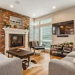 Luxury 5-Bedroom Home In Lohi