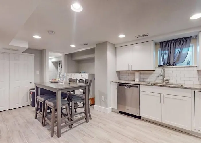 2 King Lower 65Th Oasis In Denver With King Beds