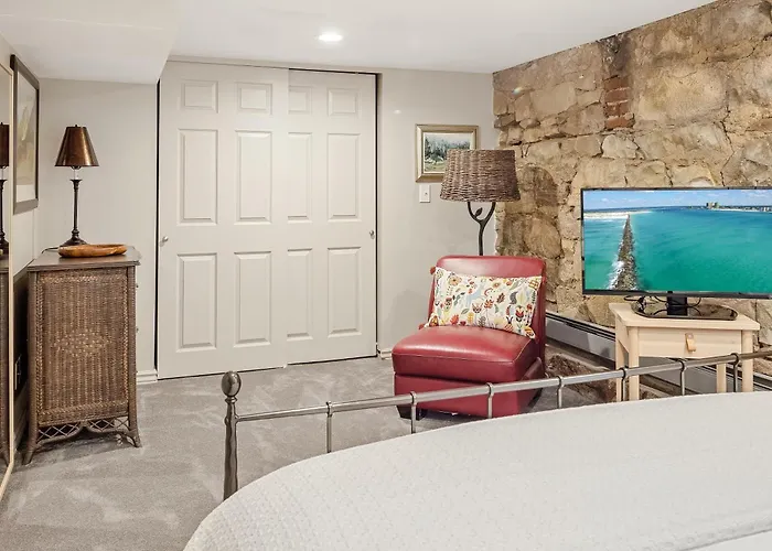 Garden Apartment - Decor Upgrades - Capitol Hill