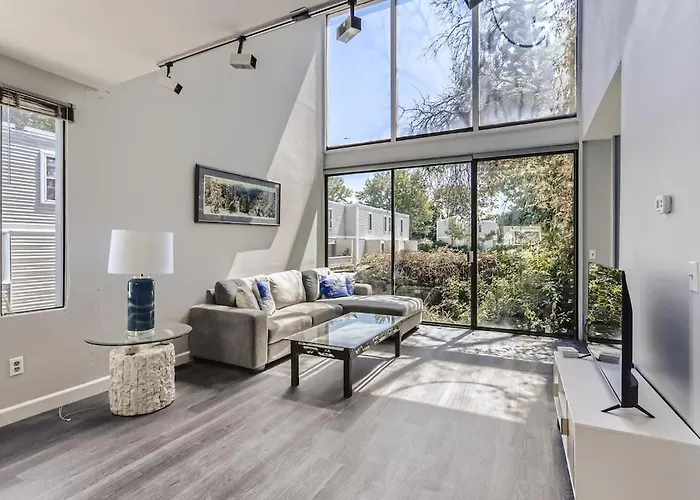 Sunny Suburban Getaway 4Br 3Ba Condo W Pool