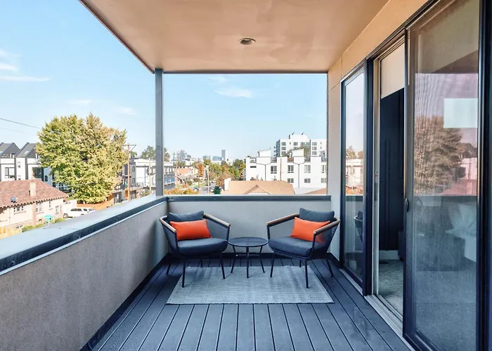 Luxe Getaway - Yard & Roof Deck - 4 Story Townhome