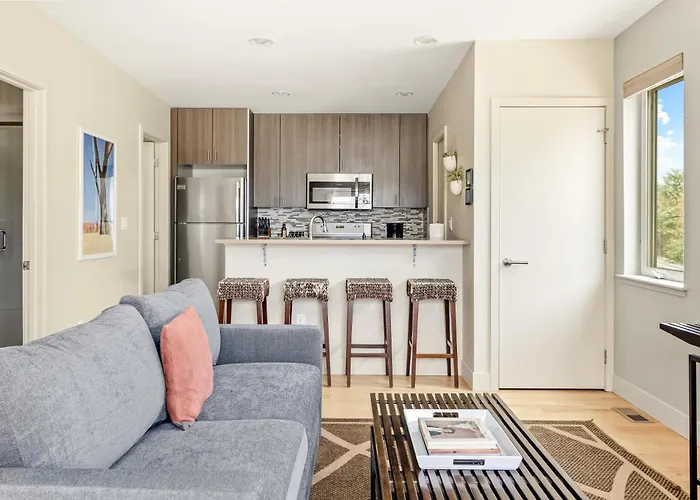 Stunning Guesthouse - Walk Everywhere! Sleeps 6!