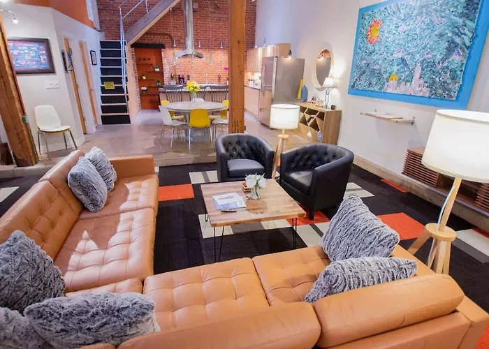 Trendy Modern Loft In Rino Art District