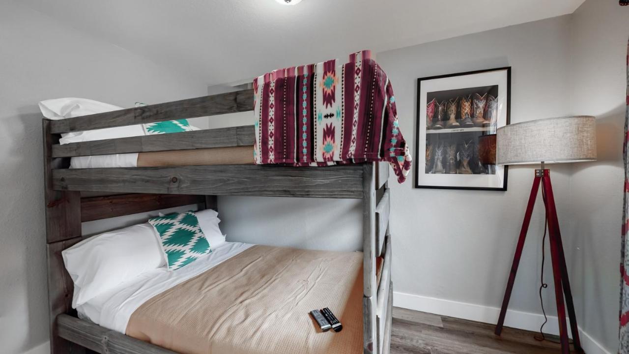 Remodeled Bunkhouse In Holiday home Denver