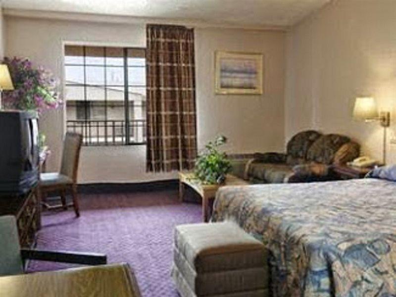 Rodeway & Hotel