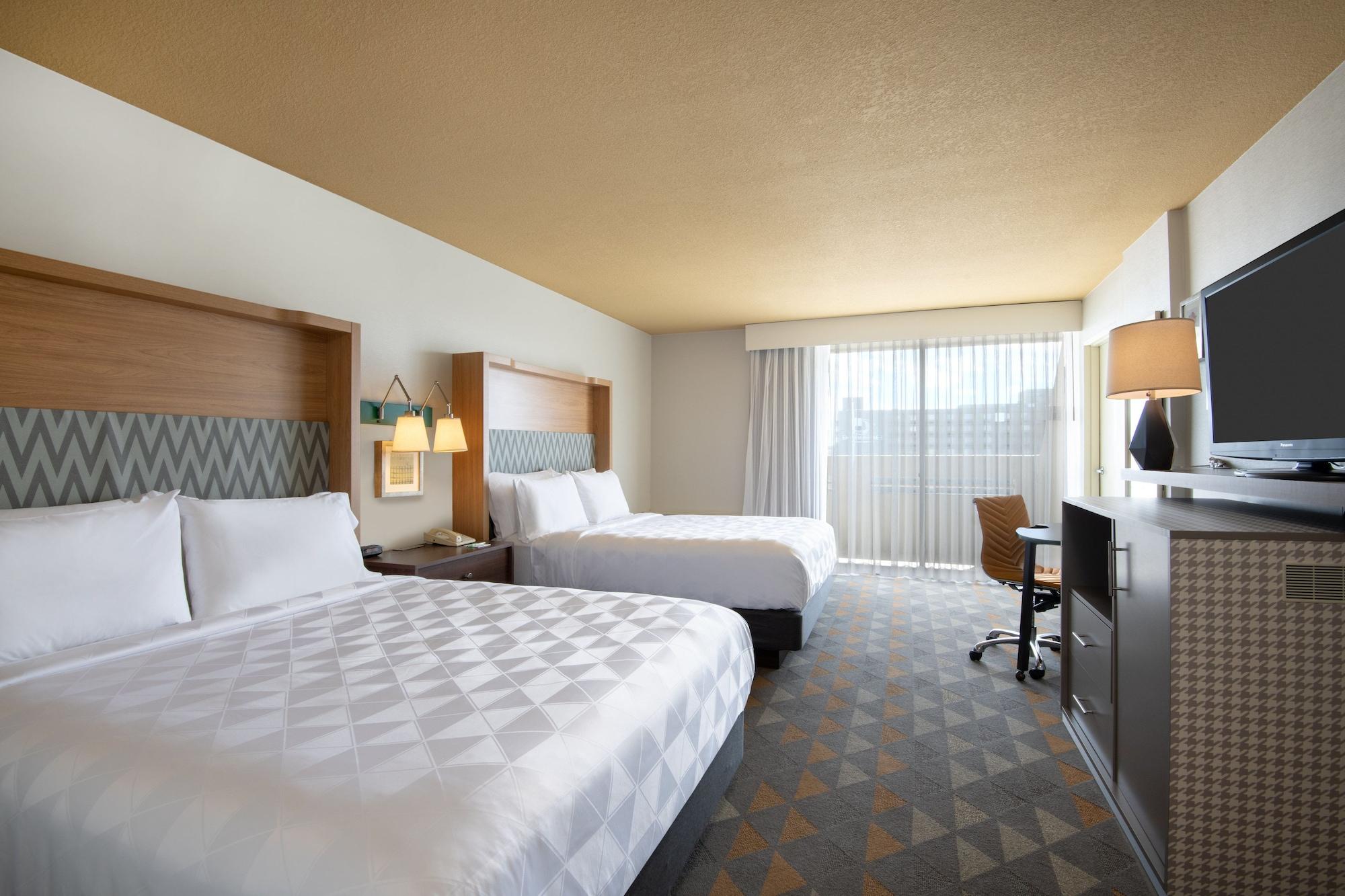 Hotel East By Ihg Denver
