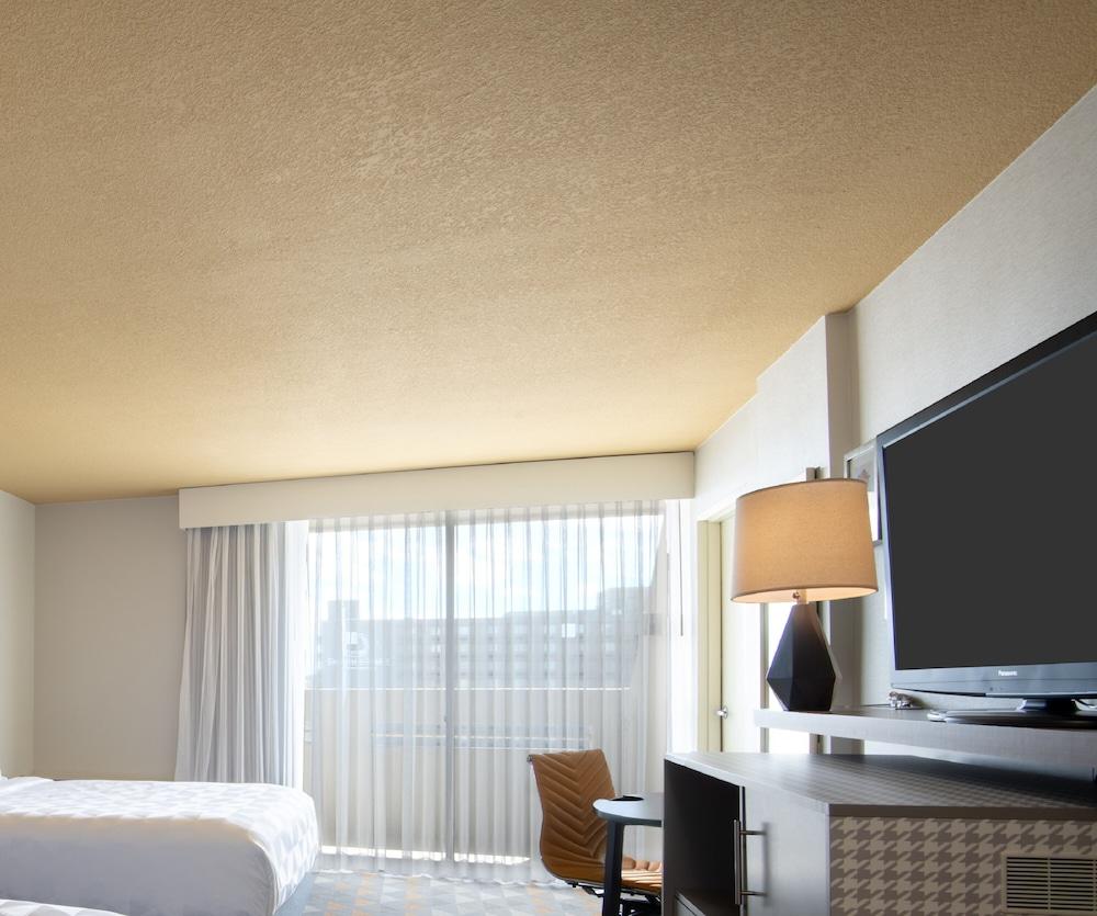 Hotel East By Ihg Denver