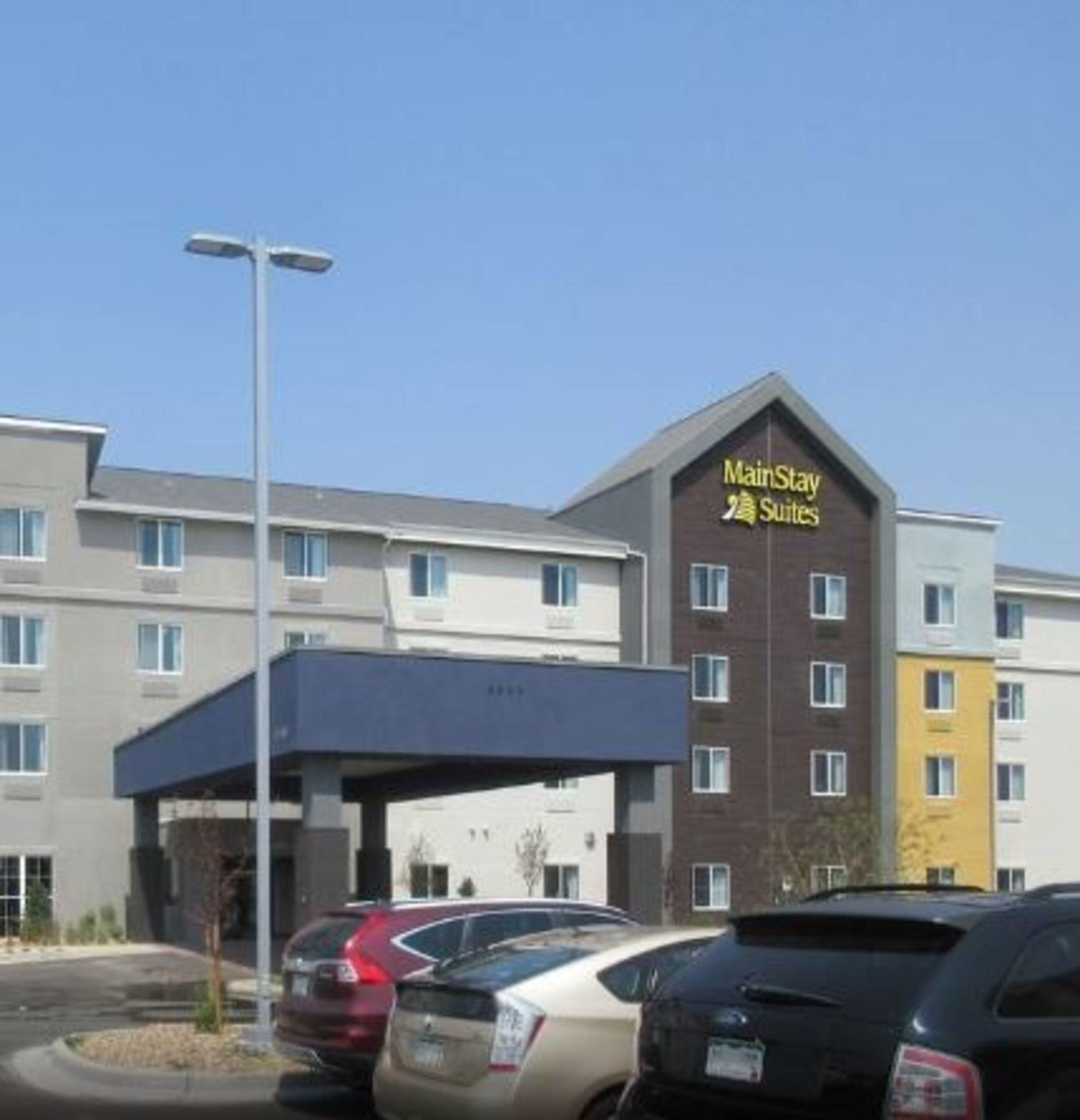 Mainstay International Airport 3*