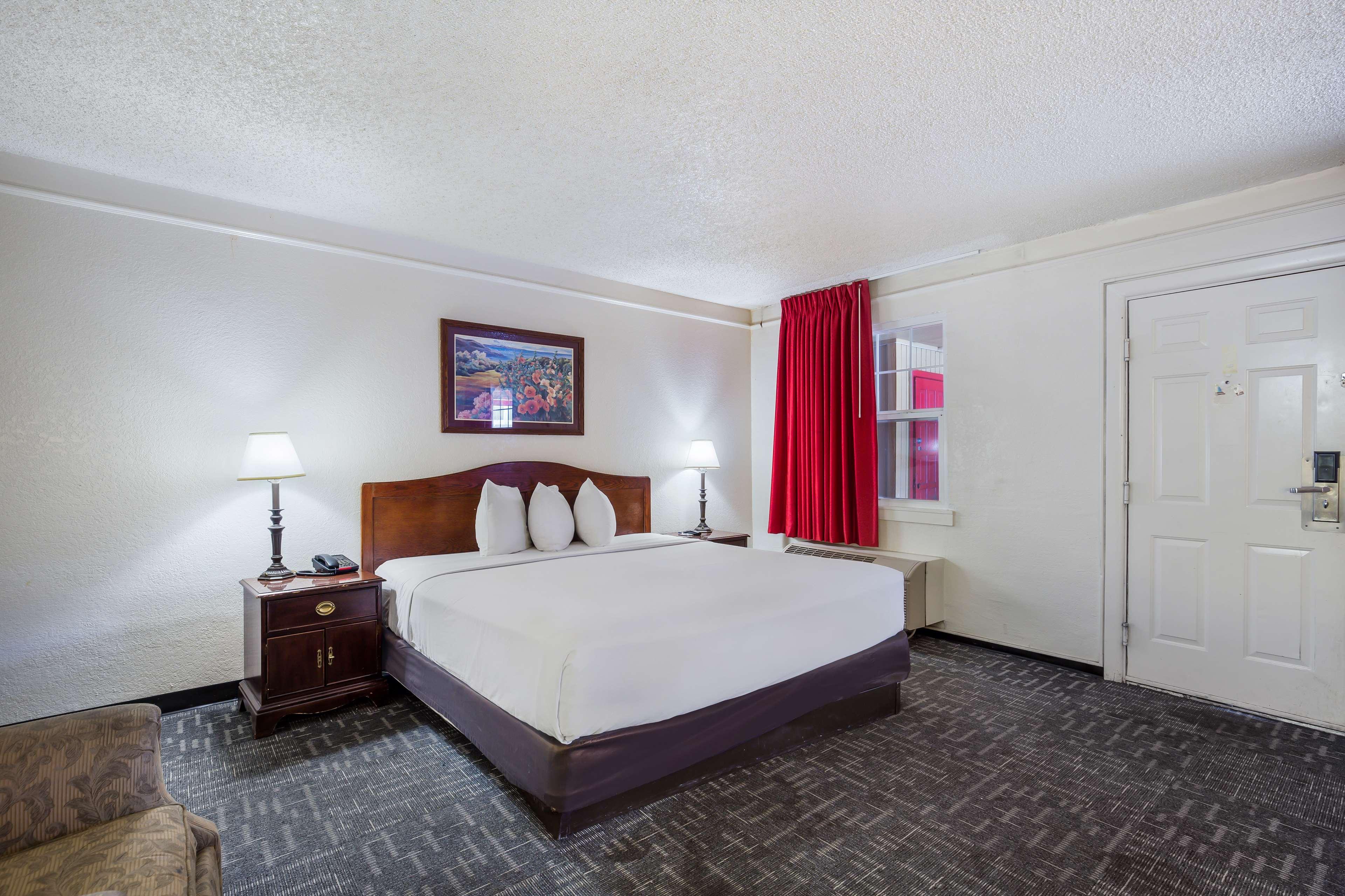 Americas Value 2* Denver