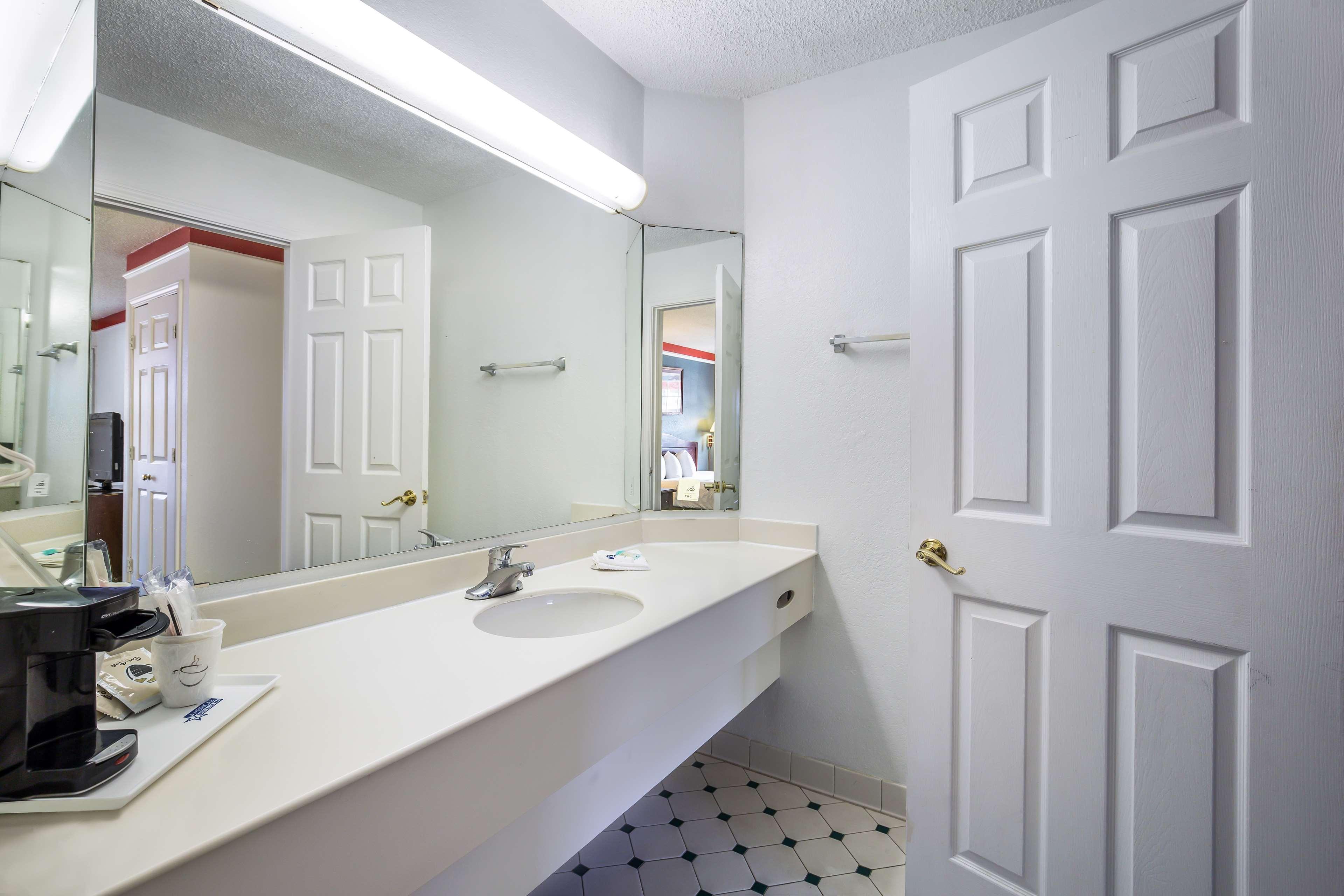 Americas Value Hotel 2*