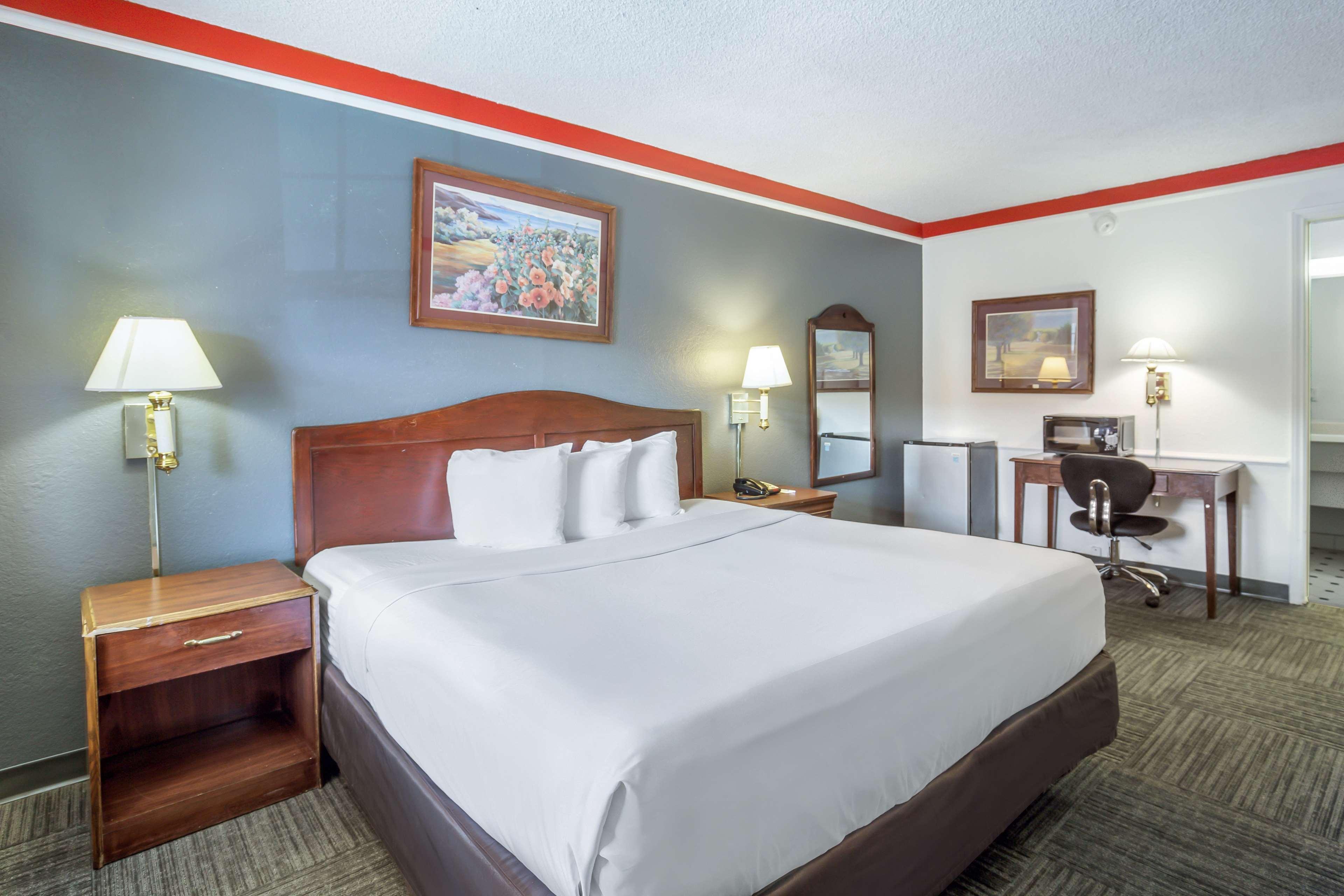 Americas Value 2* Denver