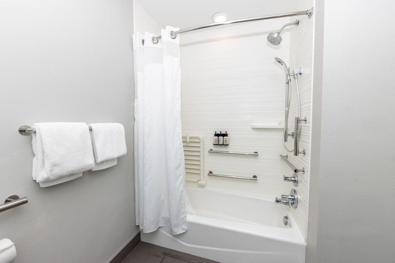 Hotel Avid - Airport Area By Ihg