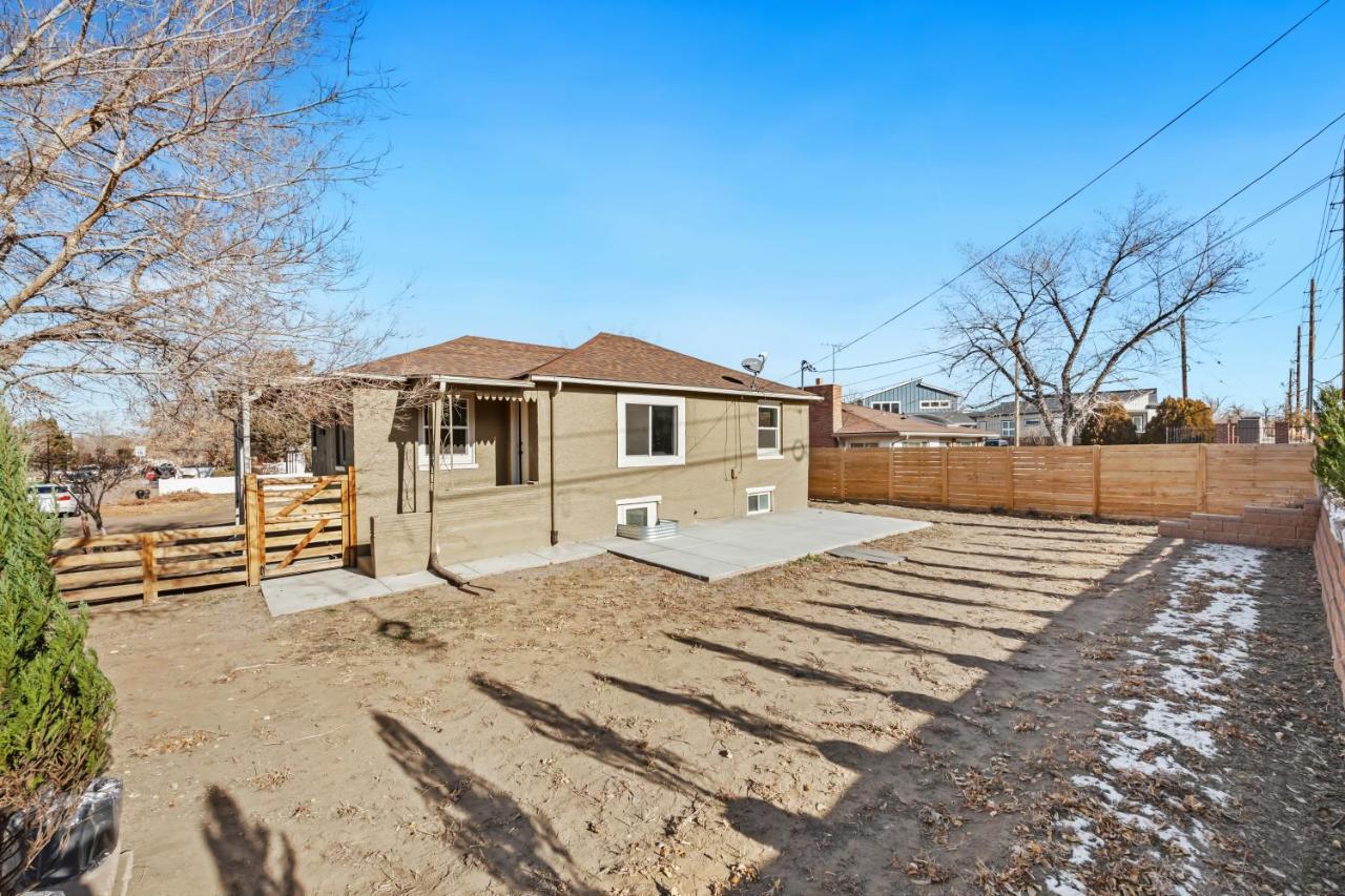 Peaceful W/ 4br, Big Yard And Amazing Art Holiday home *