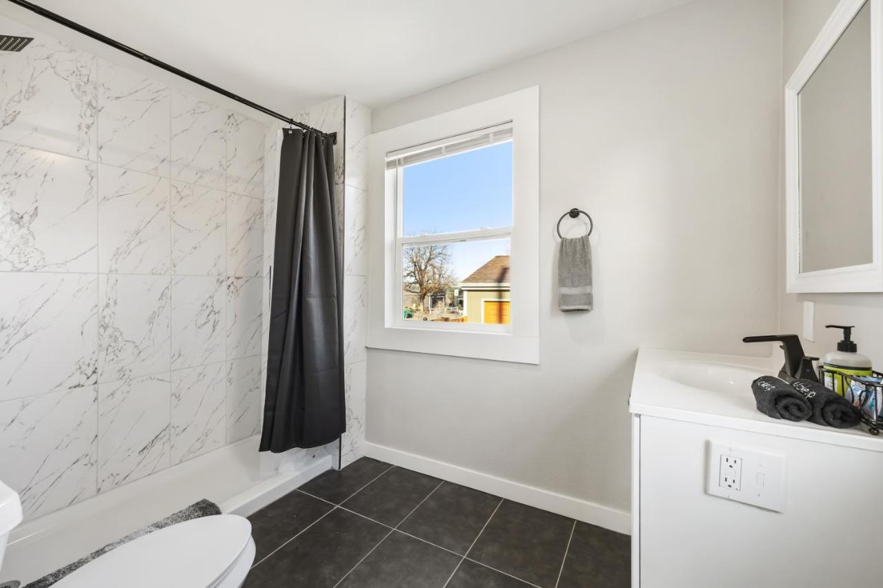 Peaceful W/ 4br, Big Yard And Amazing Art * Denver