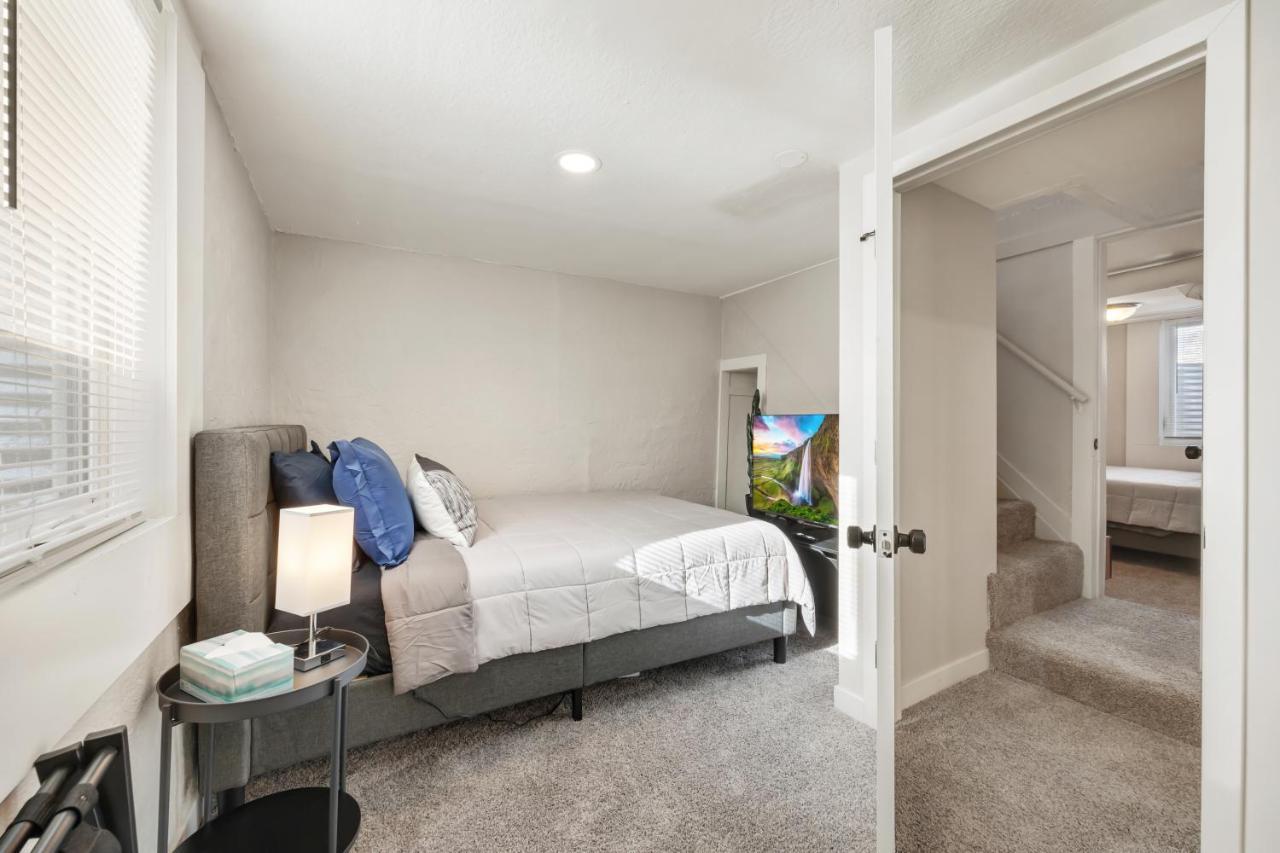 Peaceful W/ 4br, Big Yard And Amazing Art