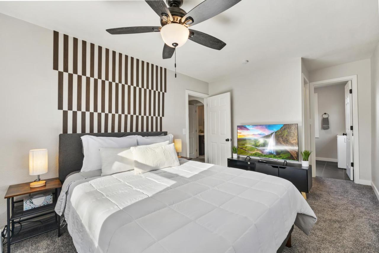 Holiday home Peaceful W/ 4br, Big Yard And Amazing Art *