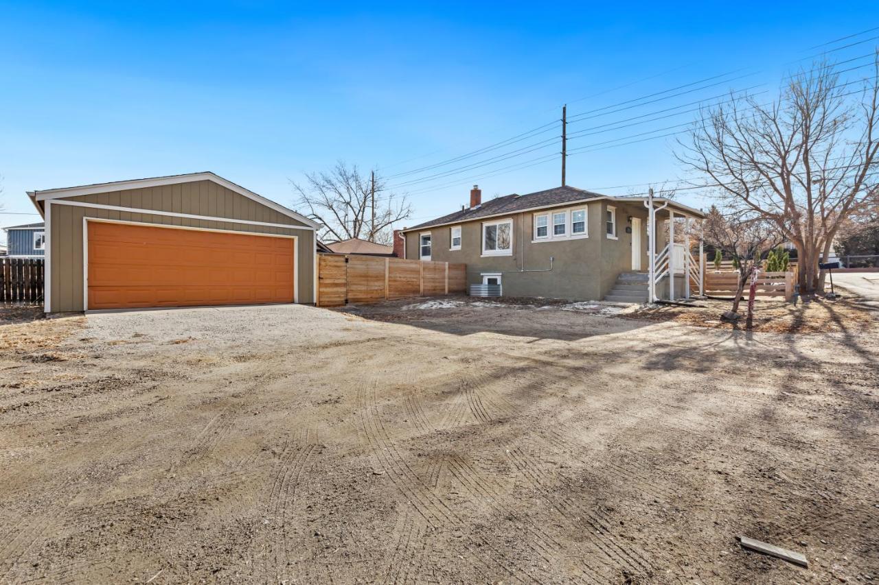 Peaceful W/ 4br, Big Yard And Amazing Art