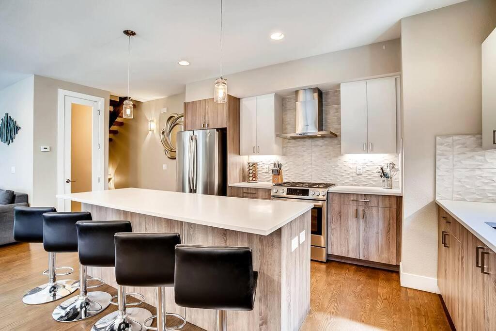 Luxurious, 3 Bdr Home-balcony, Rooftop And Parking Apartment Denver