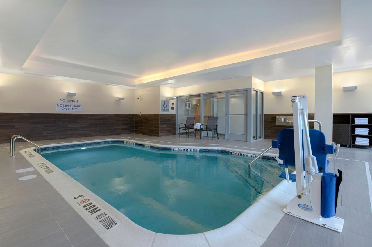 Fairfield By Marriott & Airport At Gateway Park Hotel