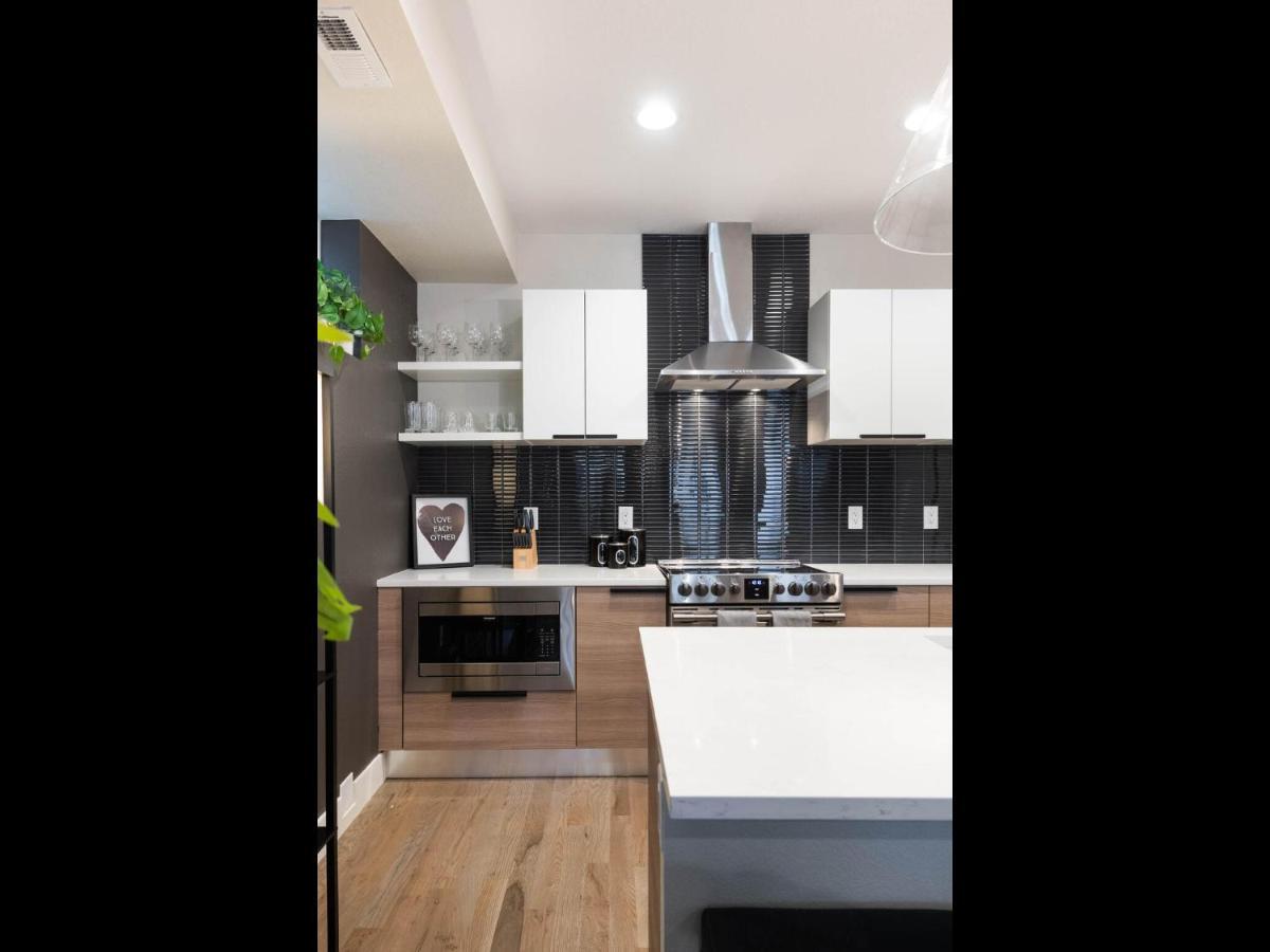 Stunning 3bd 3.5 Ba - 10 Min To Downtown! Garage! * Denver