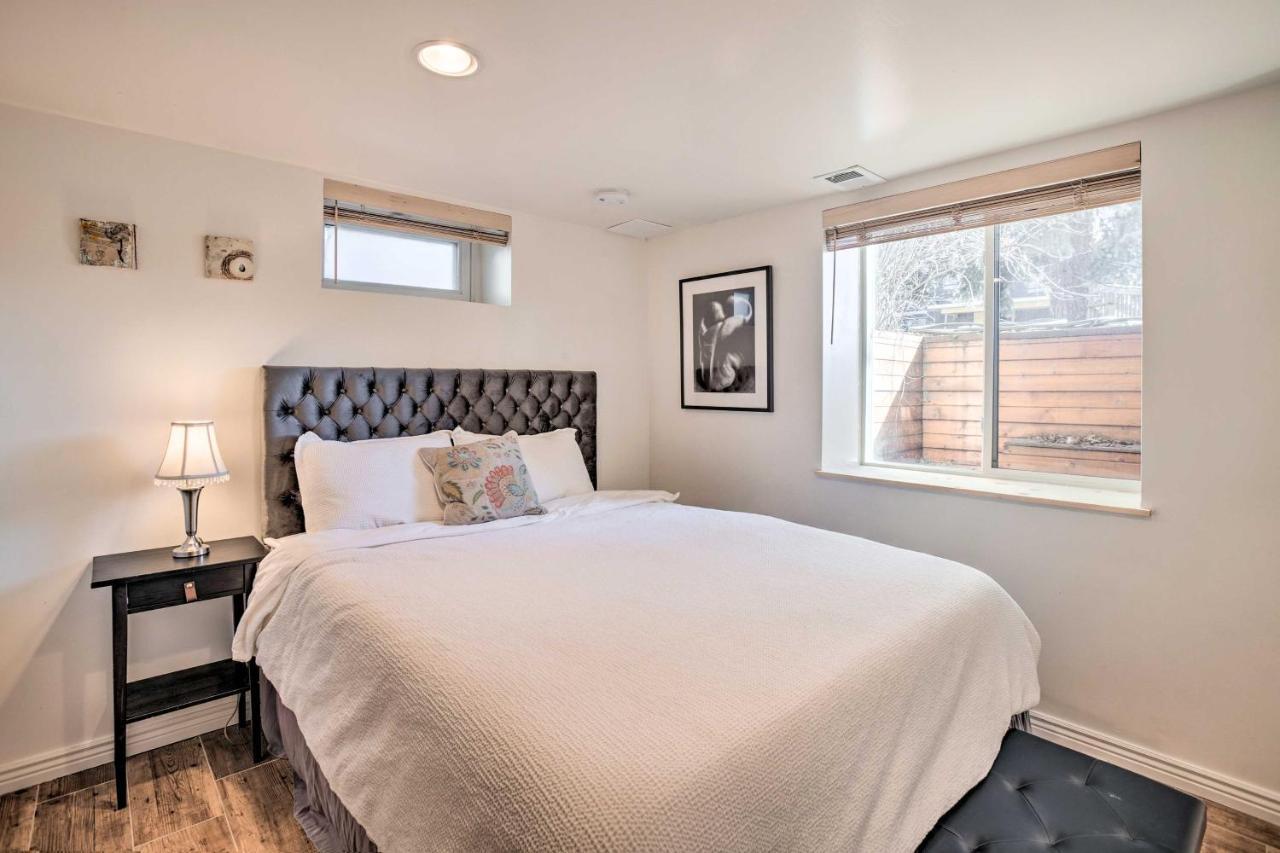With Patio And Large Yard, 4 Mi To Downtown Apartment *