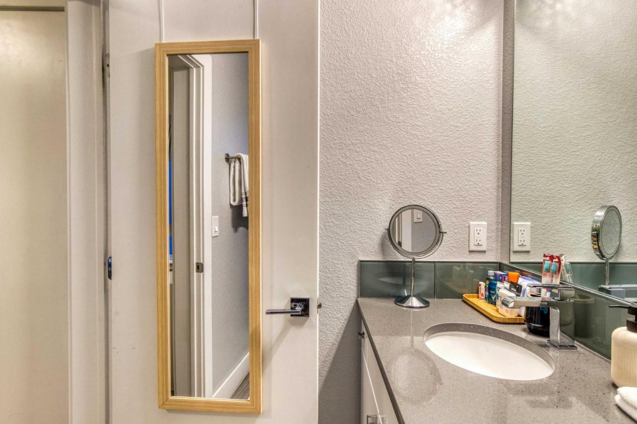 Townhome With Hot Tub, Walk To Empower Field! * Denver