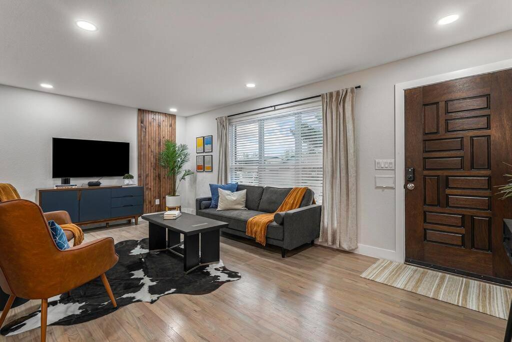 Mile Hi: Amenities Galore * Denver