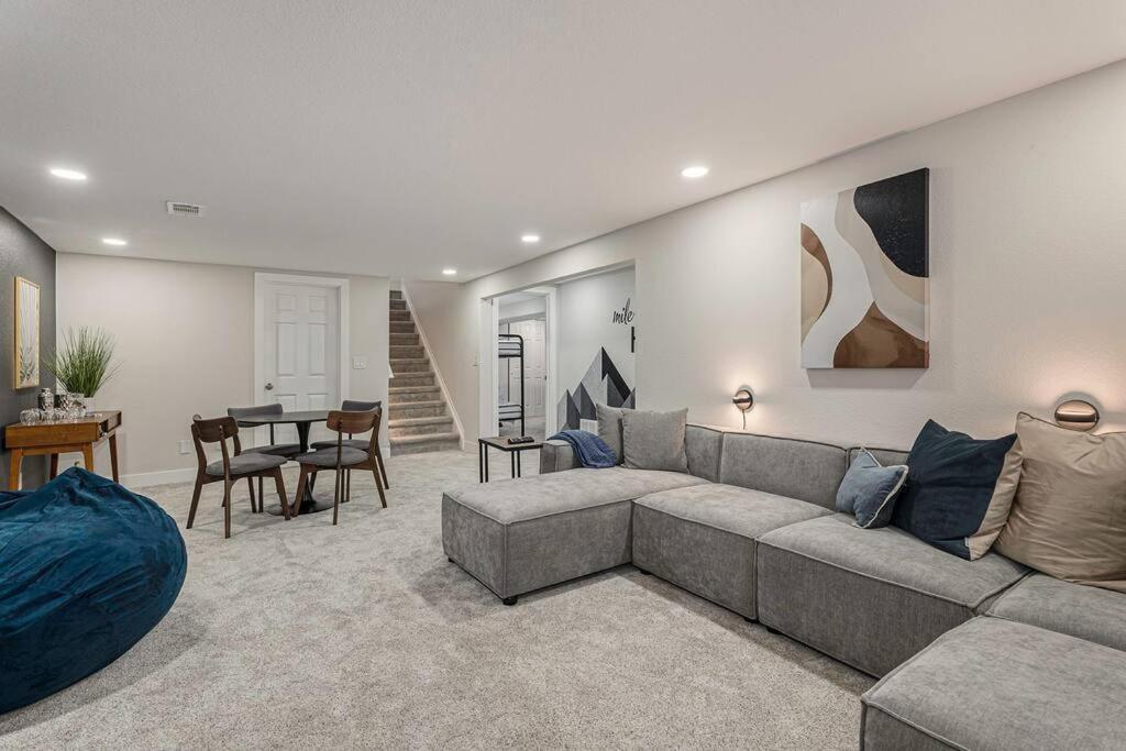 Mile Hi: Amenities Galore * Denver