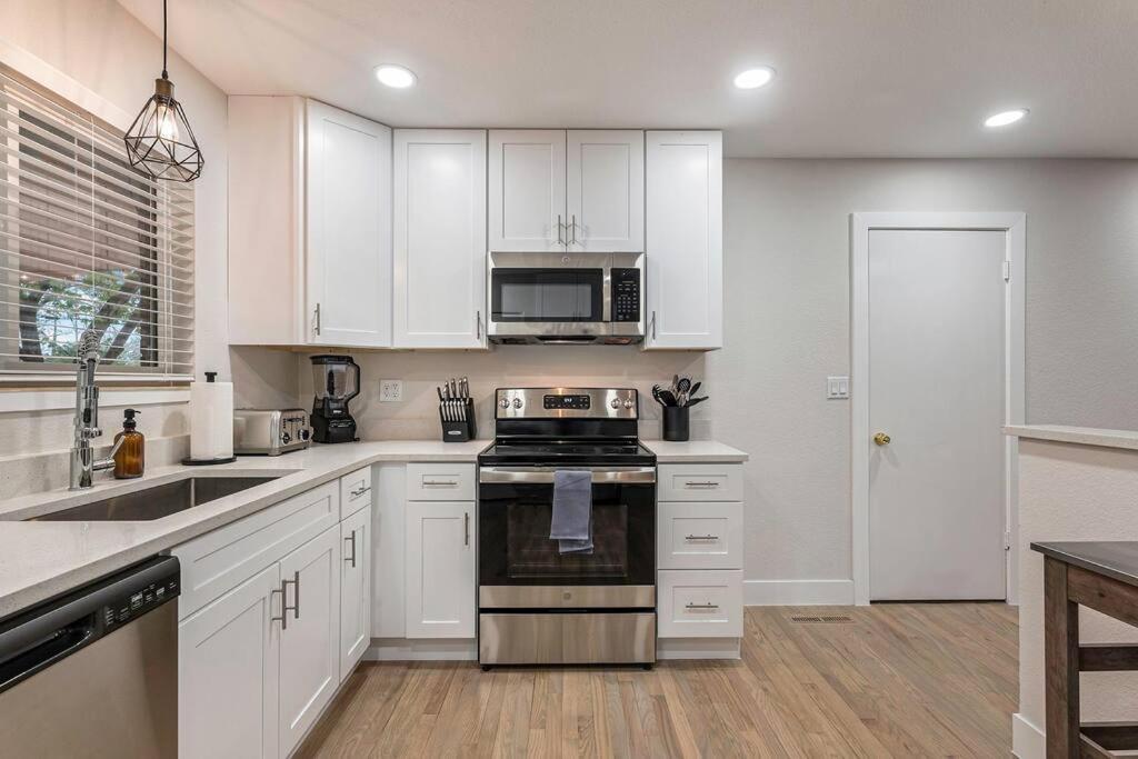 Mile Hi: Amenities Galore *