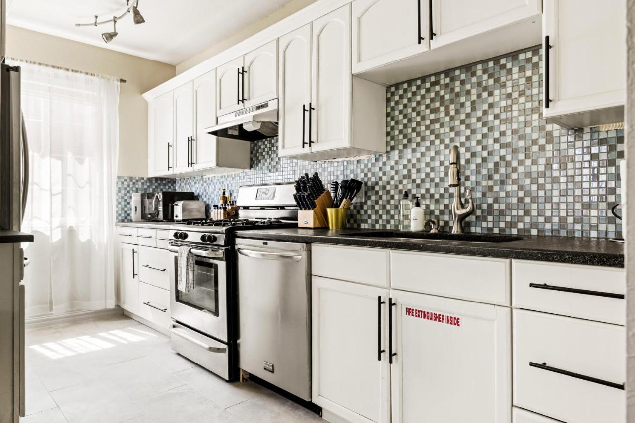 Apartment Stylish Retreat - King Beds - Walk To Sloans *