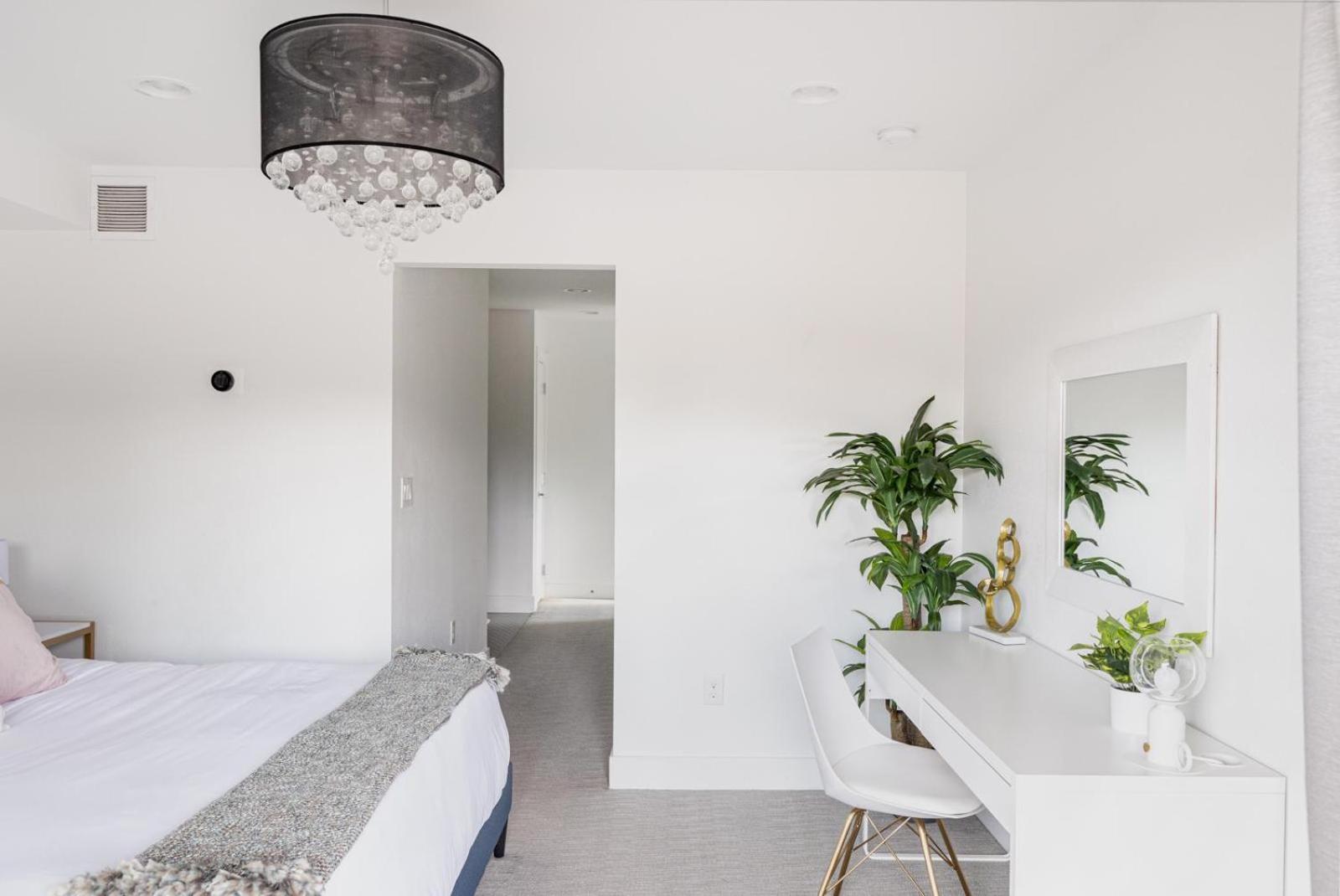 Modern Chic - Spacious Duplex - Highlands *