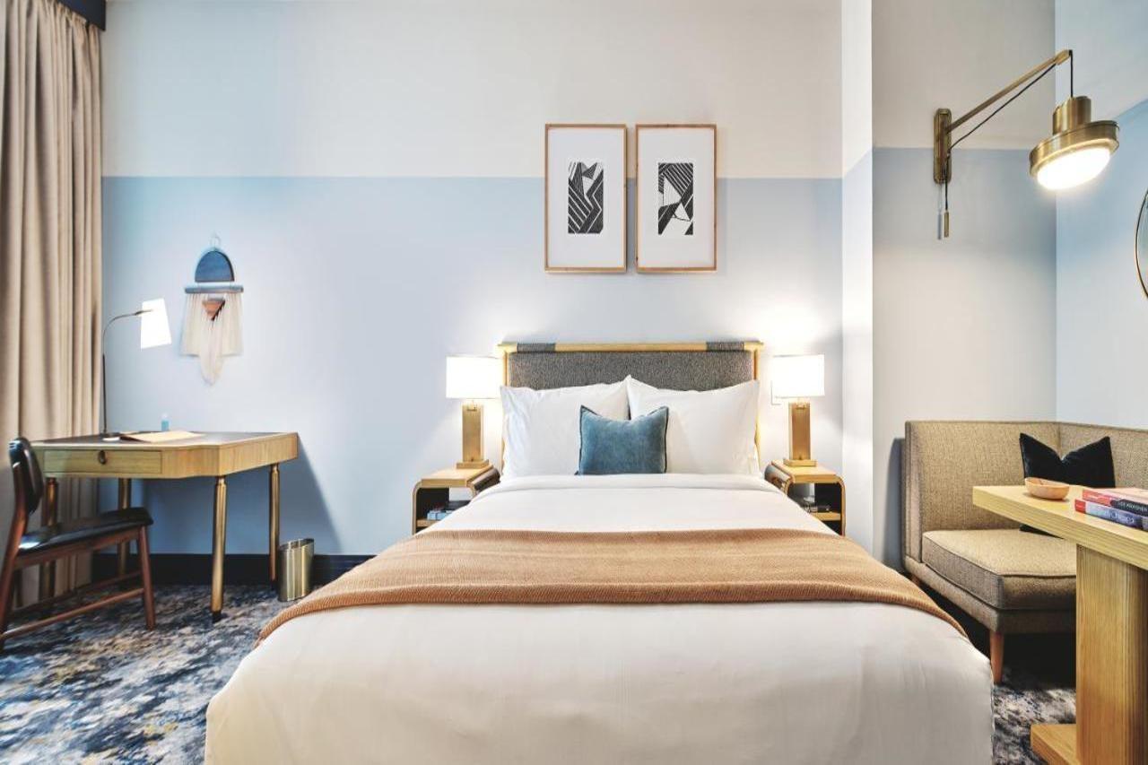 At Cherry Creek 3* Denver