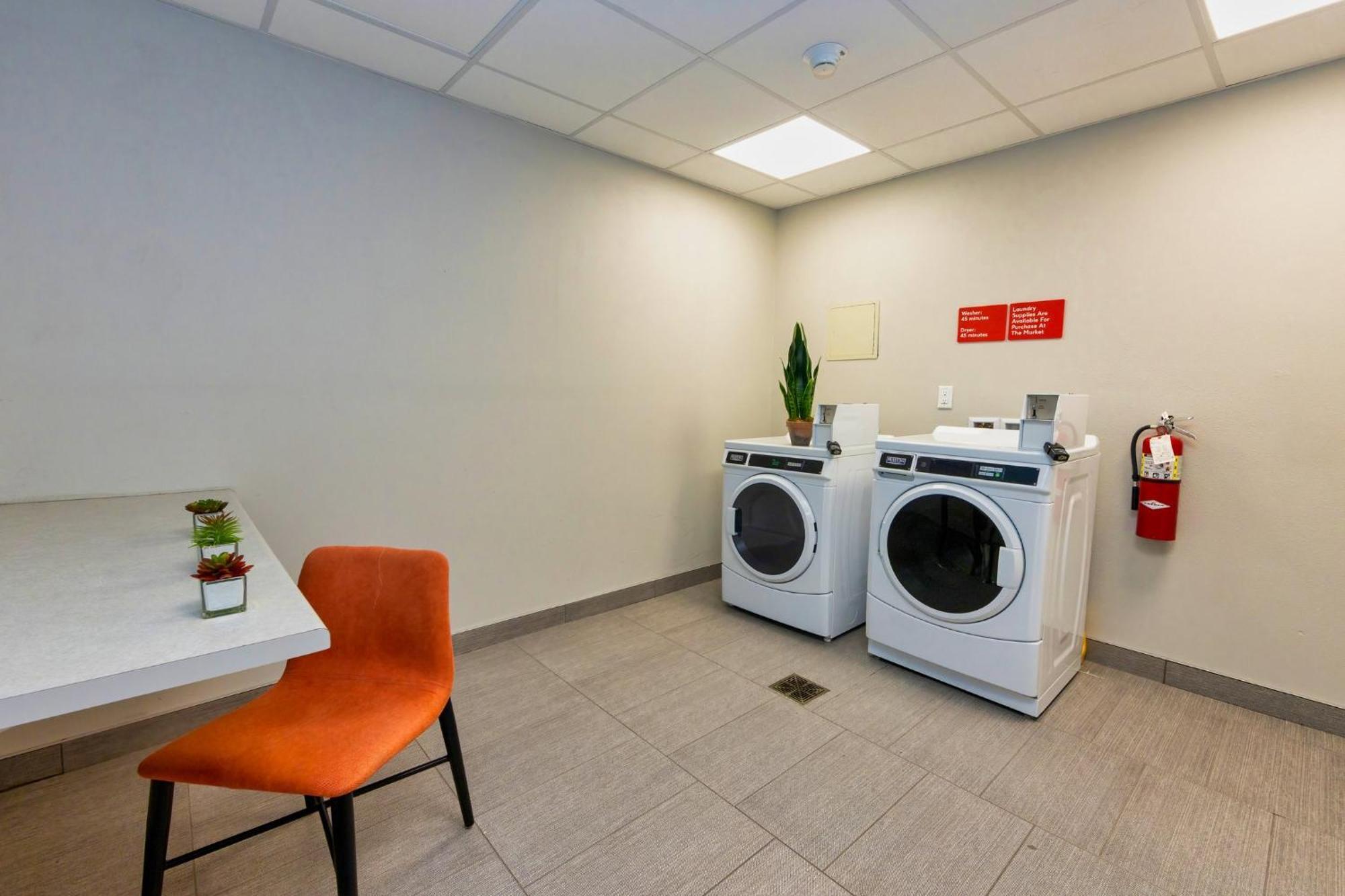 Hotel Avid - Airport Area By Ihg