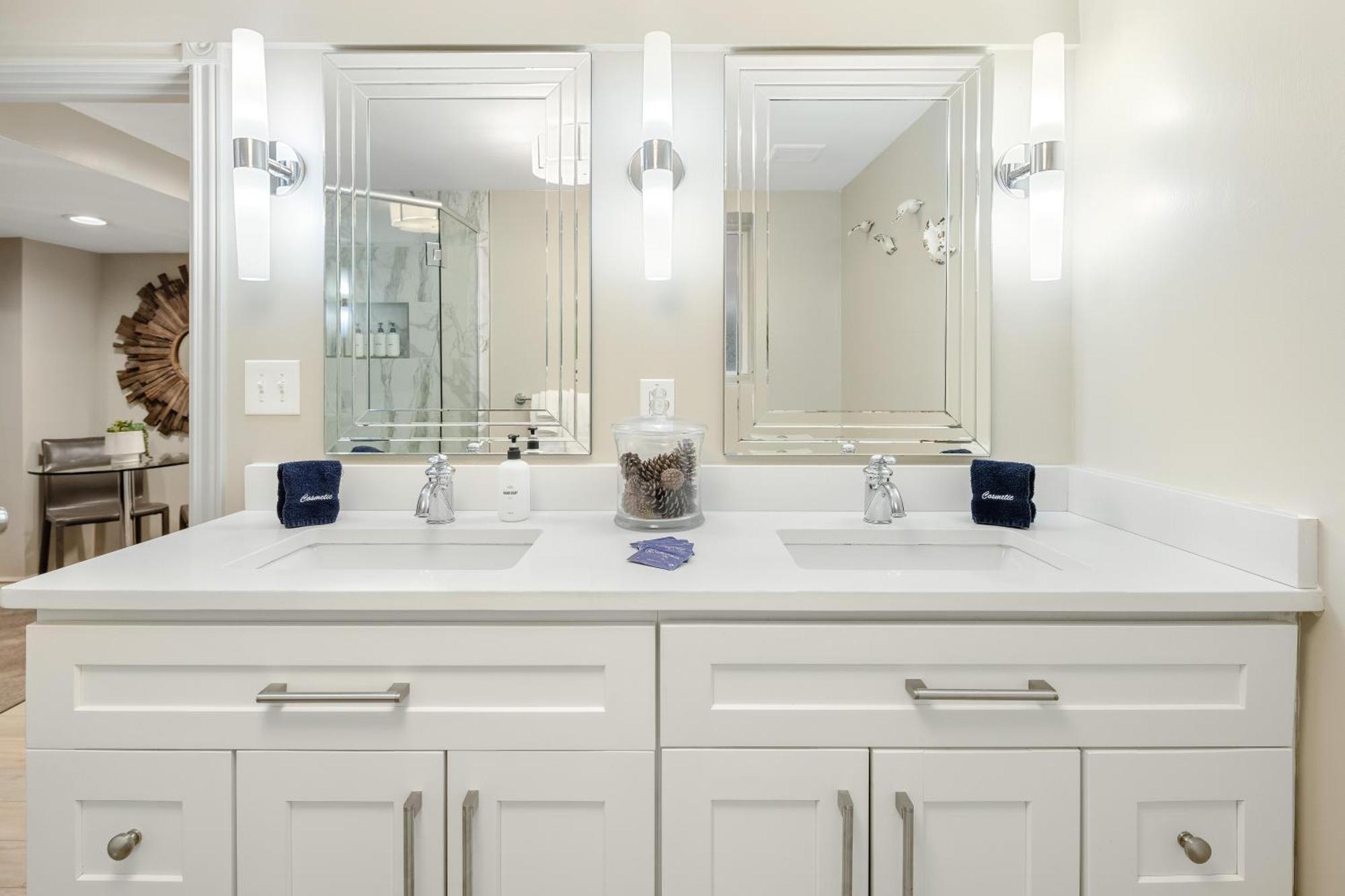 Garden - Decor Upgrades - Capitol Hill Villa *