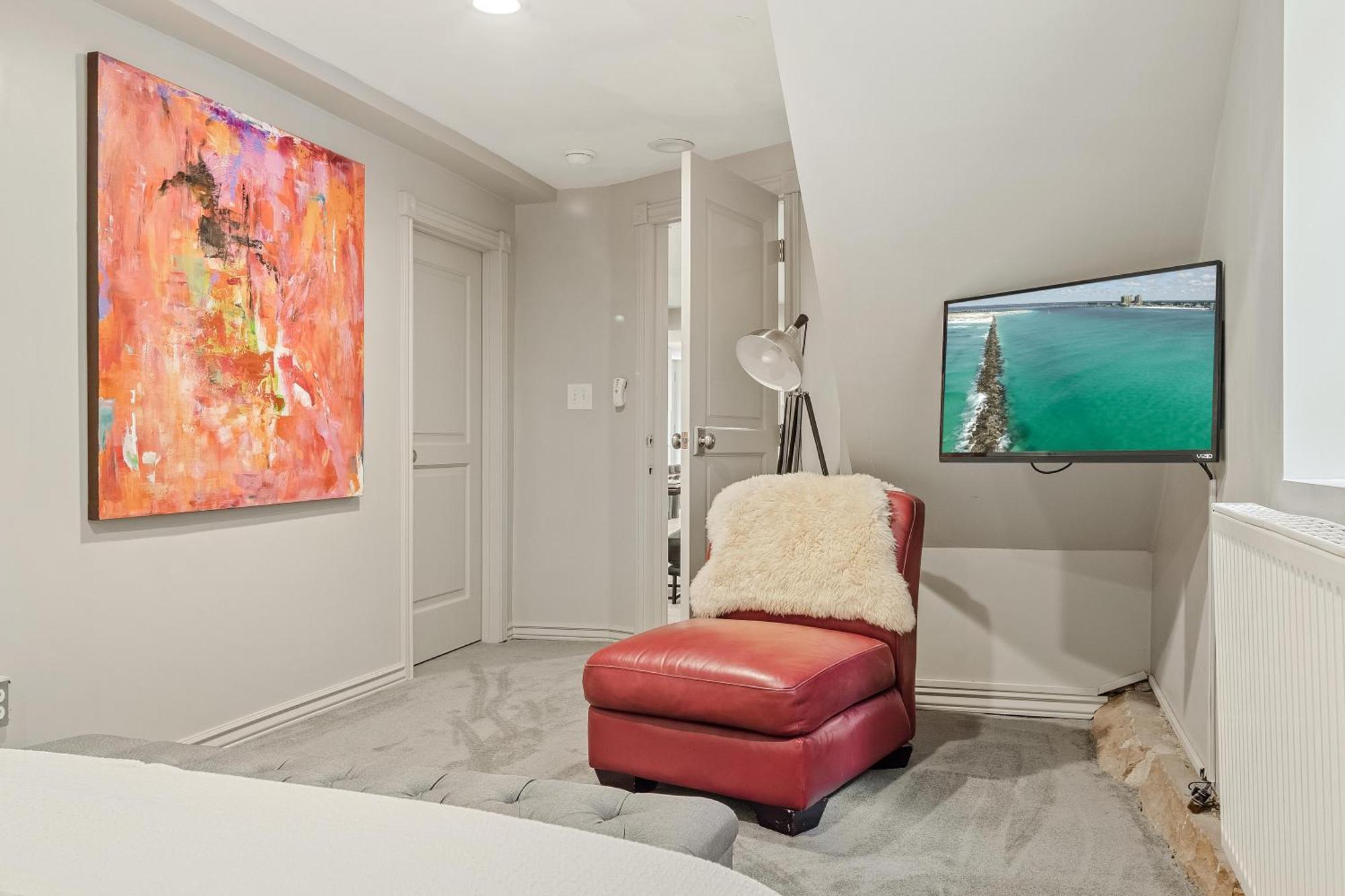 Garden - Decor Upgrades - Capitol Hill Villa