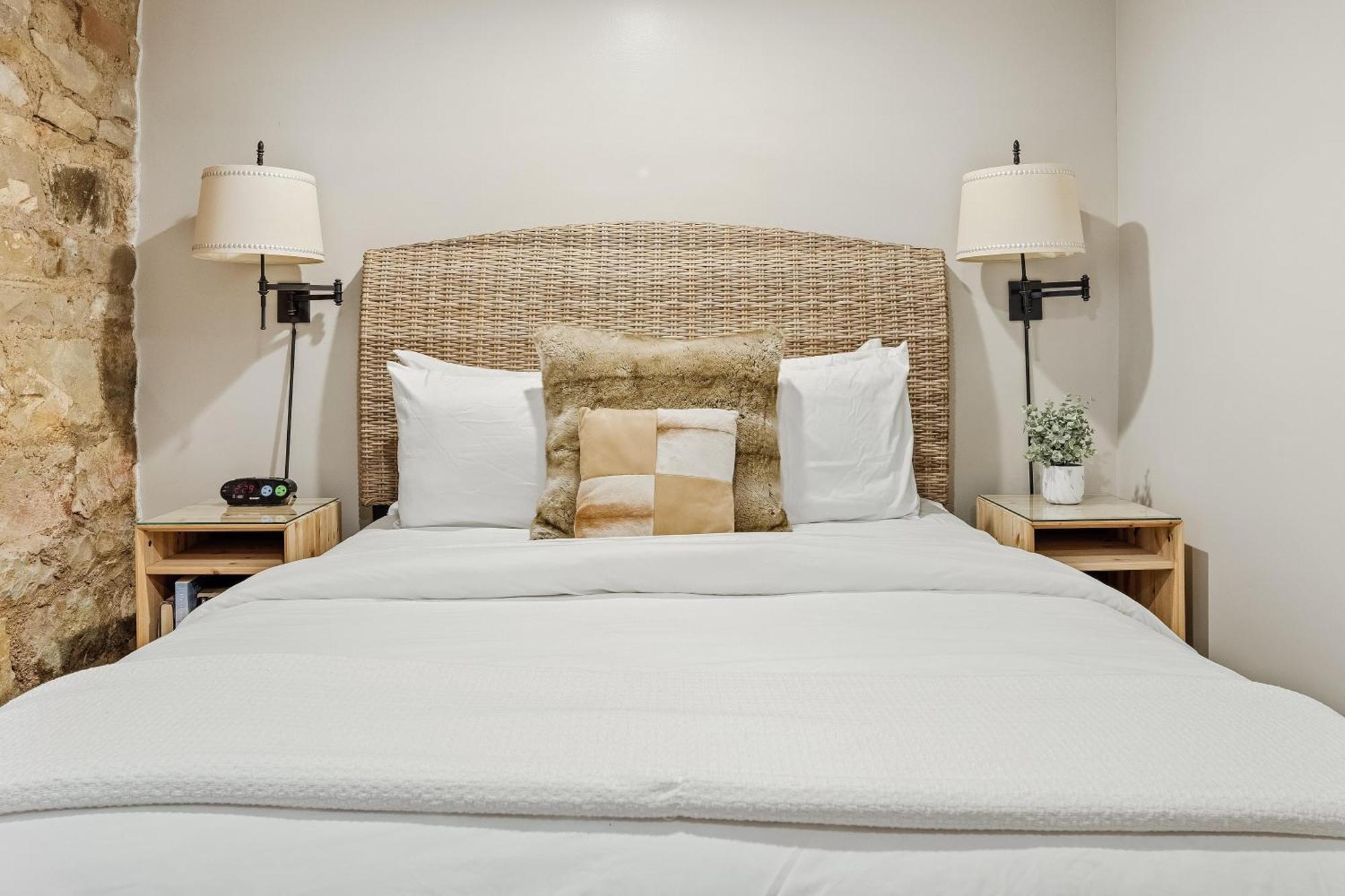 Villa Garden - Decor Upgrades - Capitol Hill