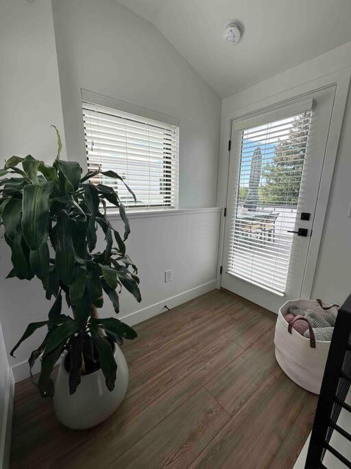 Spacious Th W/ Firepit, Mountain Views & Garage * Denver