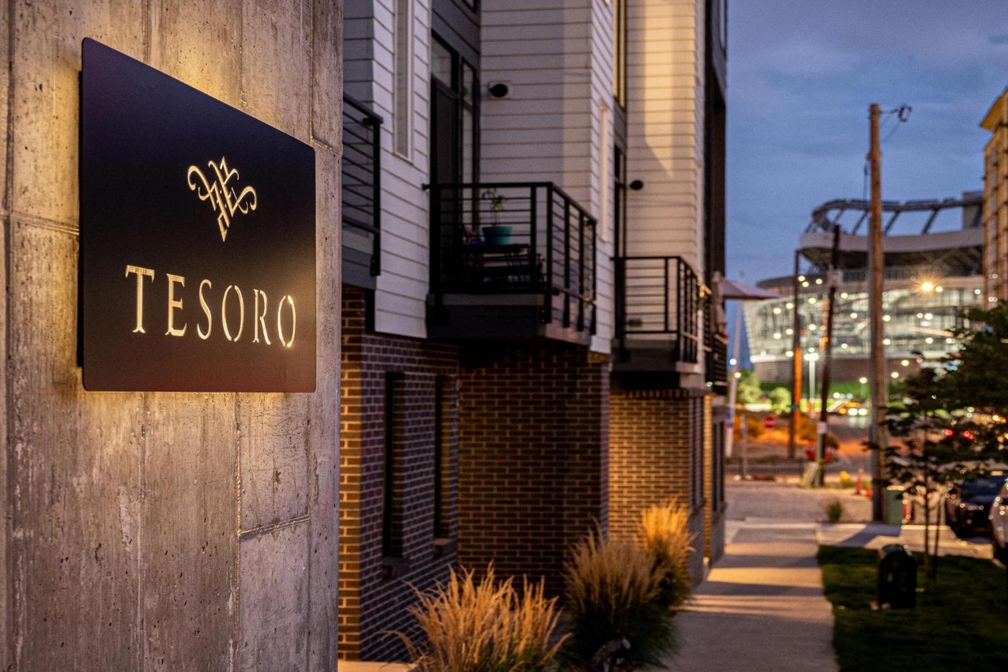 Gameday Oasis - Private Balcony - Jefferson Park - Tesoro Holiday home *