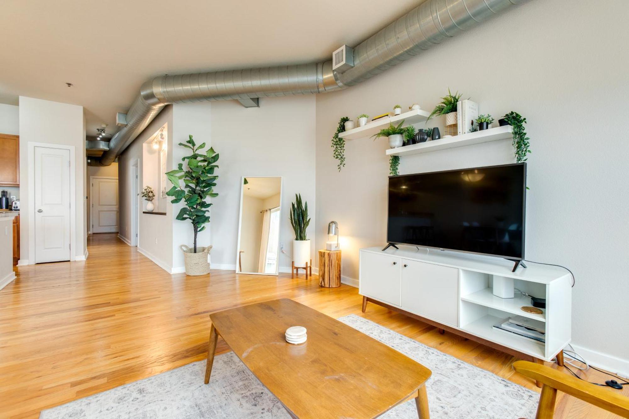 Lohi With Balcony 1 Mi To Downtown Denver! Apartment *