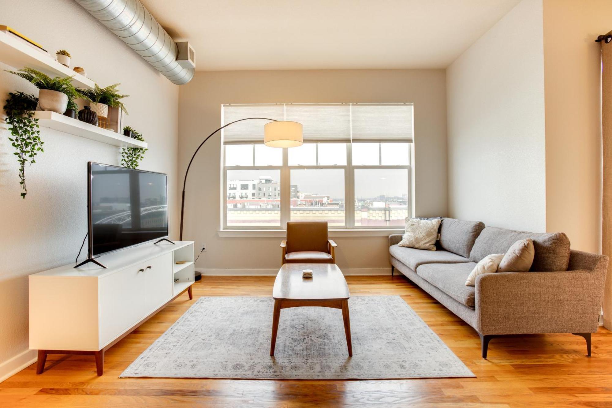 Lohi With Balcony 1 Mi To Downtown Denver! Apartment *