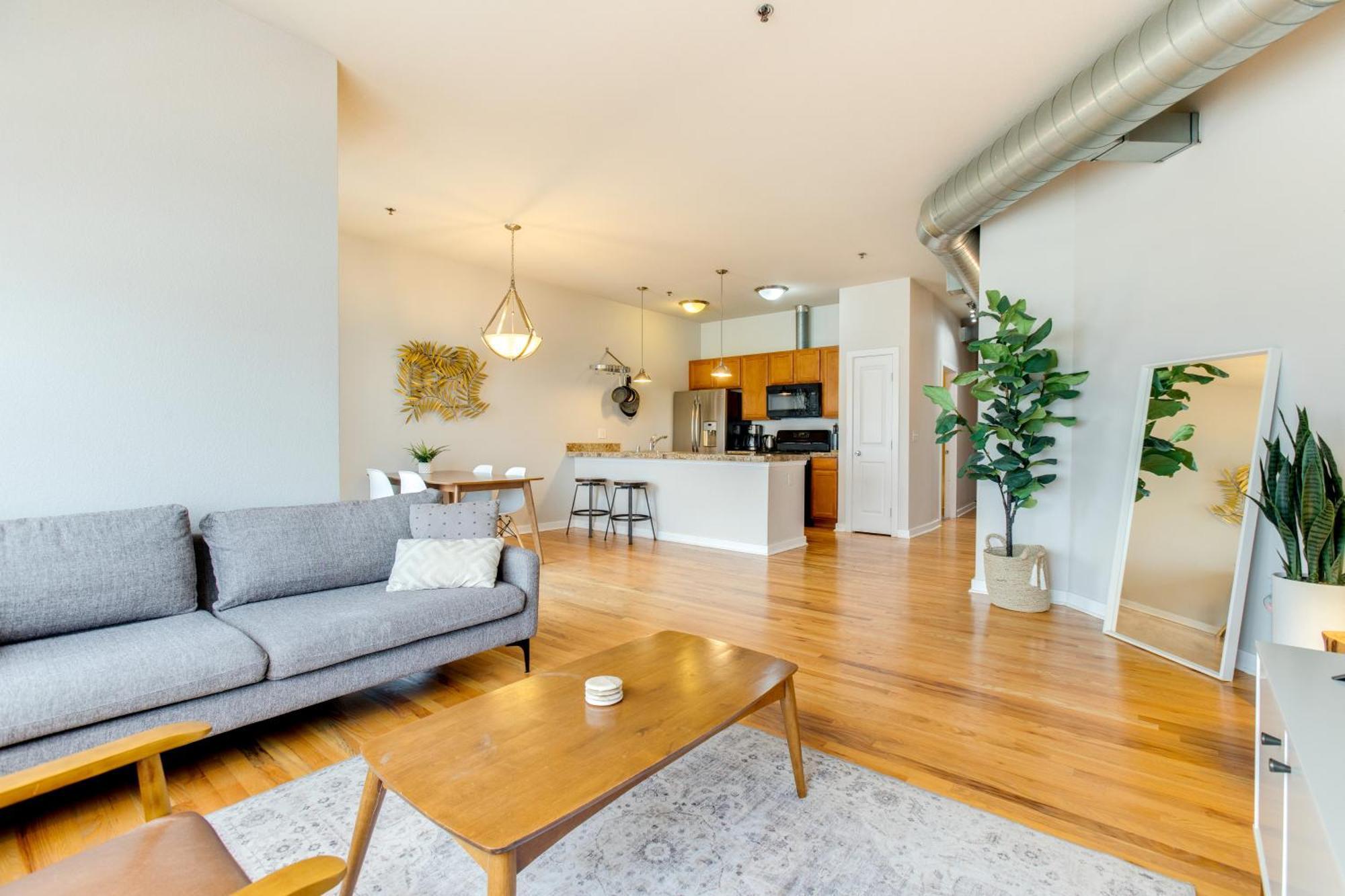 Lohi With Balcony 1 Mi To Downtown Denver! *