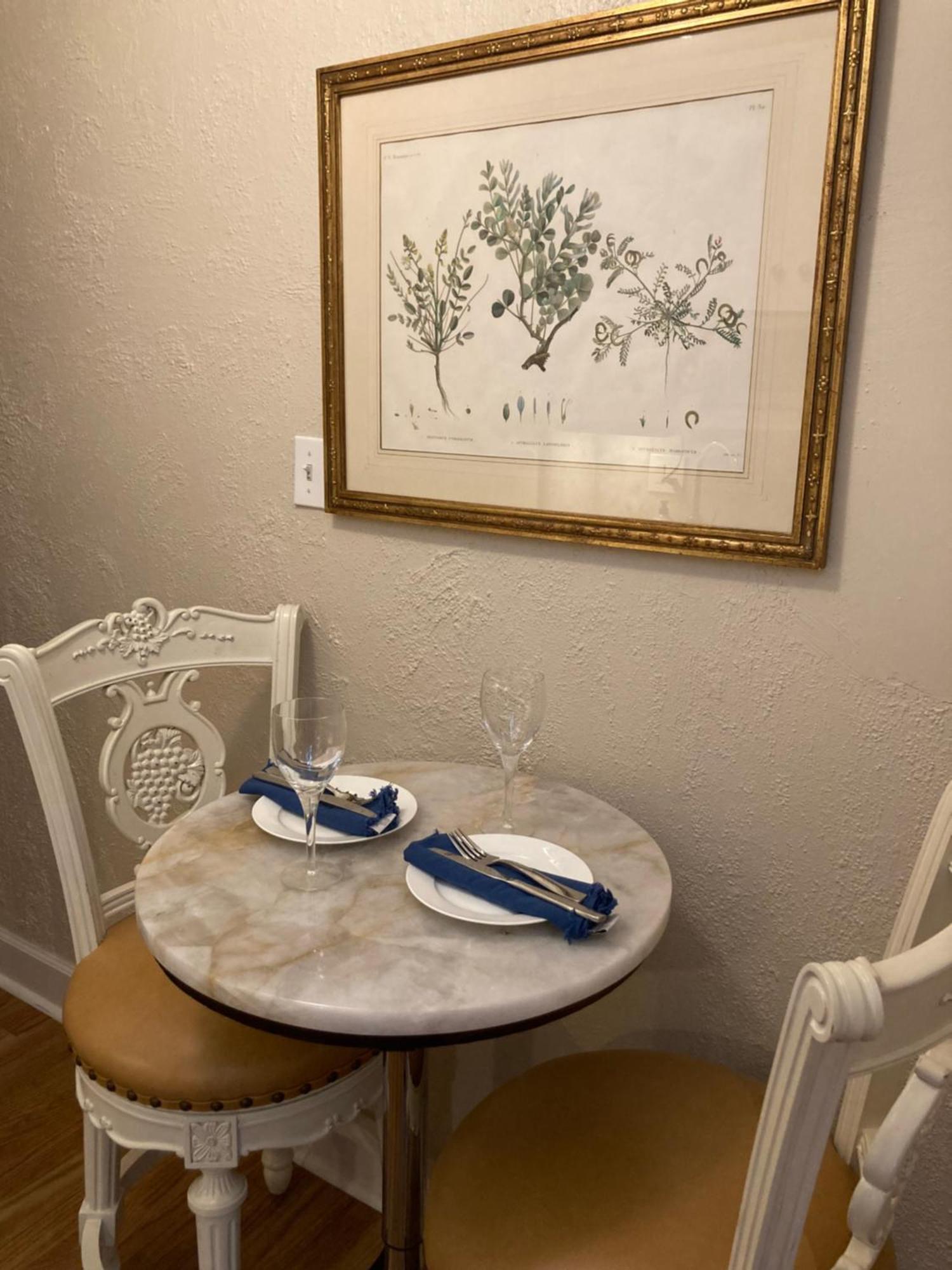 Apartment Pineapple House, Cozy Garden Apartment, Center! Marble-tiled Bathroom! Free Parking!