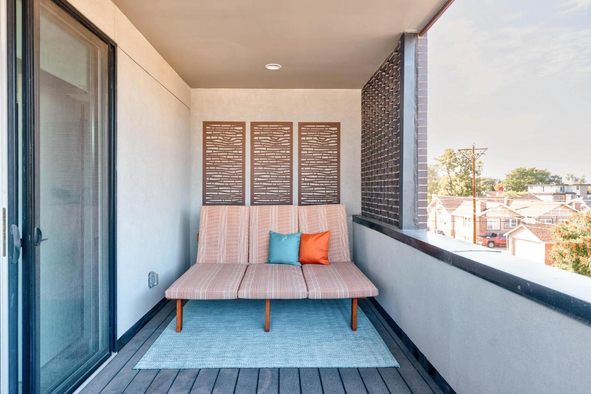 Holiday home Luxe Getaway - Yard & Roof Deck - 4 Story Townhome
