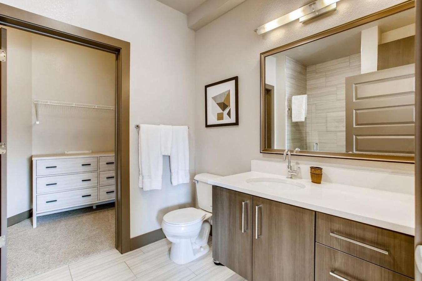 Apartment Landing Modern With Amazing Amenities