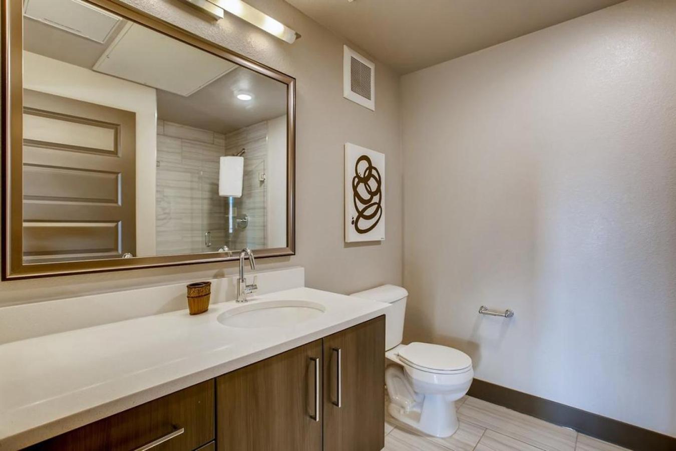 Landing Modern With Amazing Amenities *